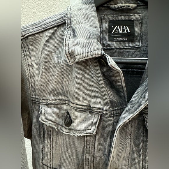 ZARA MEN Gray Washed Denim Jacket with distressed details - Picture 8 of 10